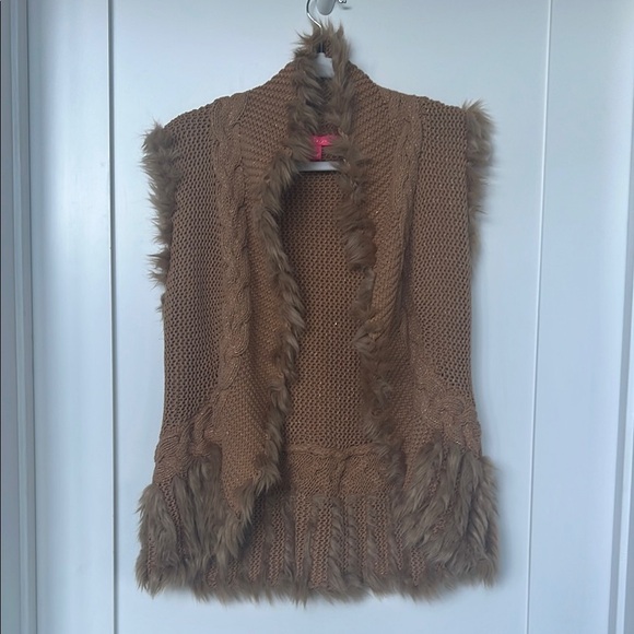 Lilly Pulitzer Tan Fur Vest Cozy Open Front Design - Picture 4 of 9